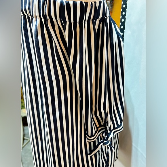 H&M Women’s Blouse Top Size 12 Blue & White Striped 3/4 Sleeves - Picture 7 of 8